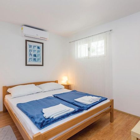 פונאנט Gorgeous Apartment In Krk With Wifi מראה חיצוני תמונה