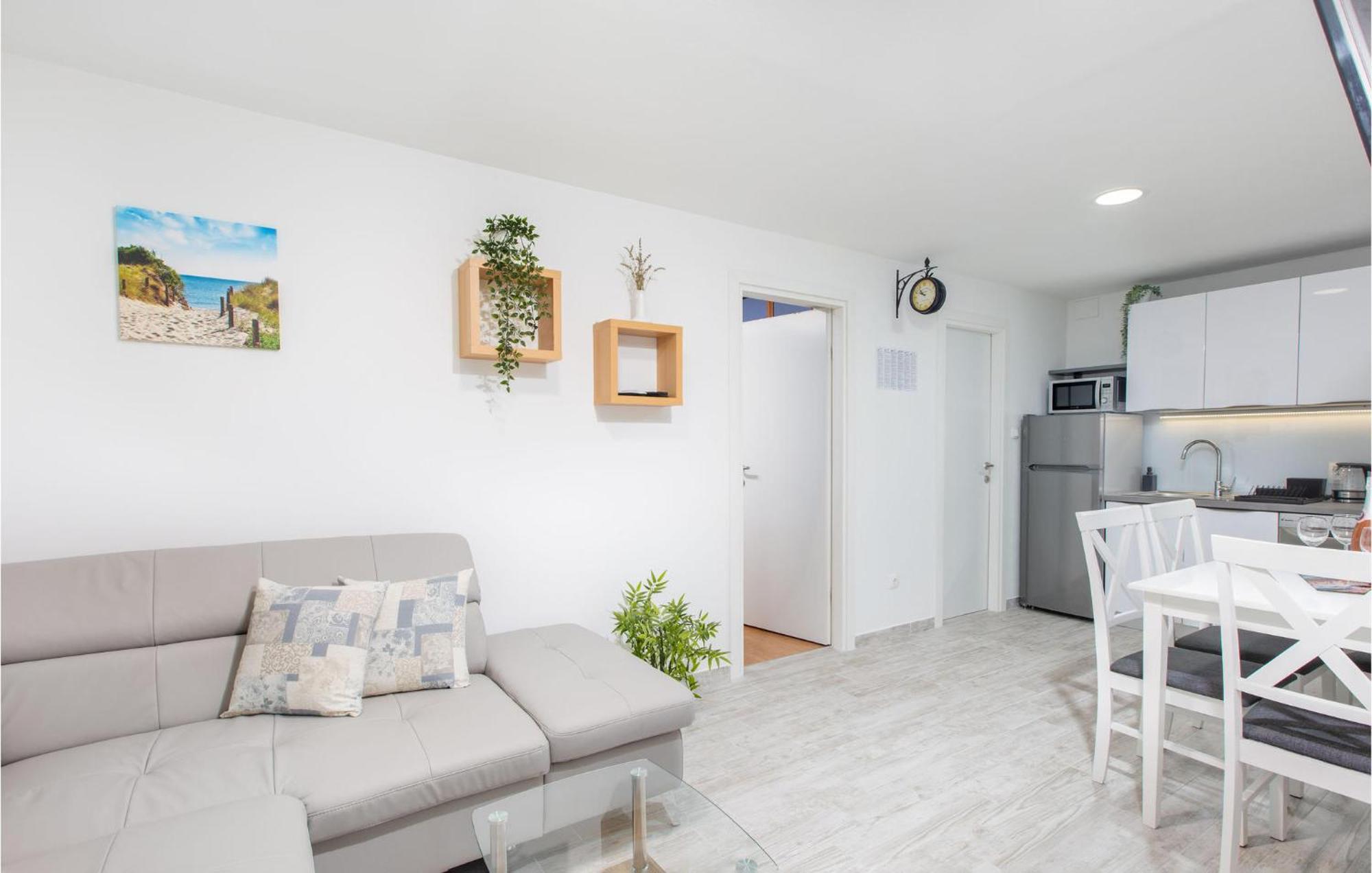 פונאנט Gorgeous Apartment In Krk With Wifi מראה חיצוני תמונה