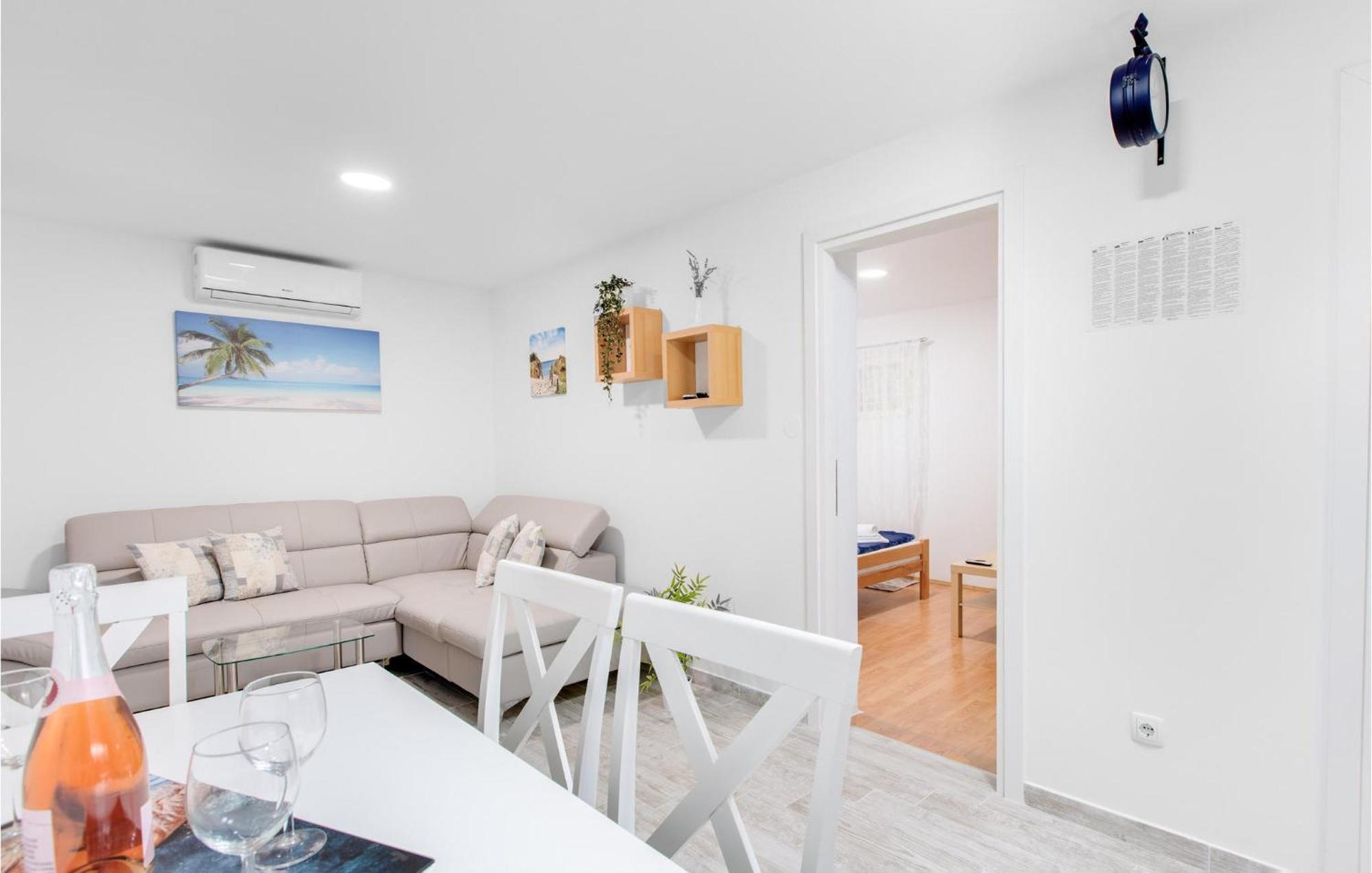 פונאנט Gorgeous Apartment In Krk With Wifi מראה חיצוני תמונה