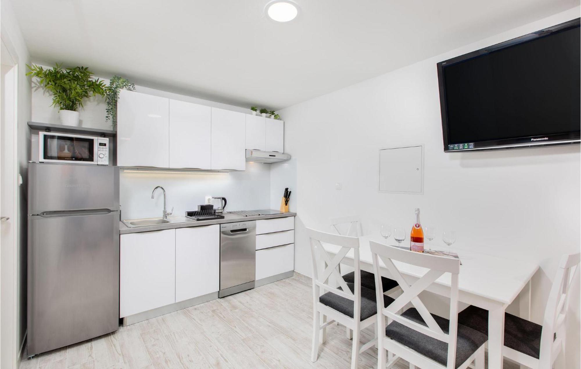 פונאנט Gorgeous Apartment In Krk With Wifi מראה חיצוני תמונה