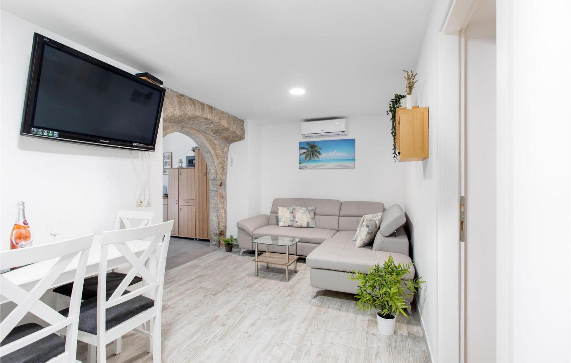 פונאנט Gorgeous Apartment In Krk With Wifi מראה חיצוני תמונה
