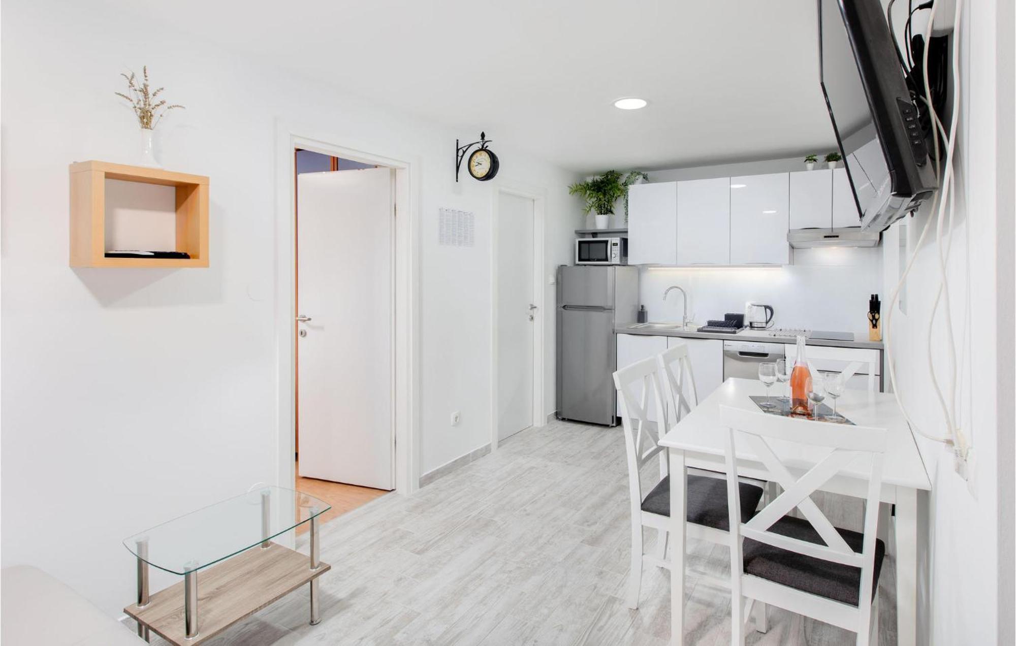 פונאנט Gorgeous Apartment In Krk With Wifi מראה חיצוני תמונה